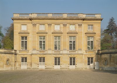 Ansicht der Hofseite des Petit Trianon, erbaut 1762-64 von Jacques Ange Gabriel